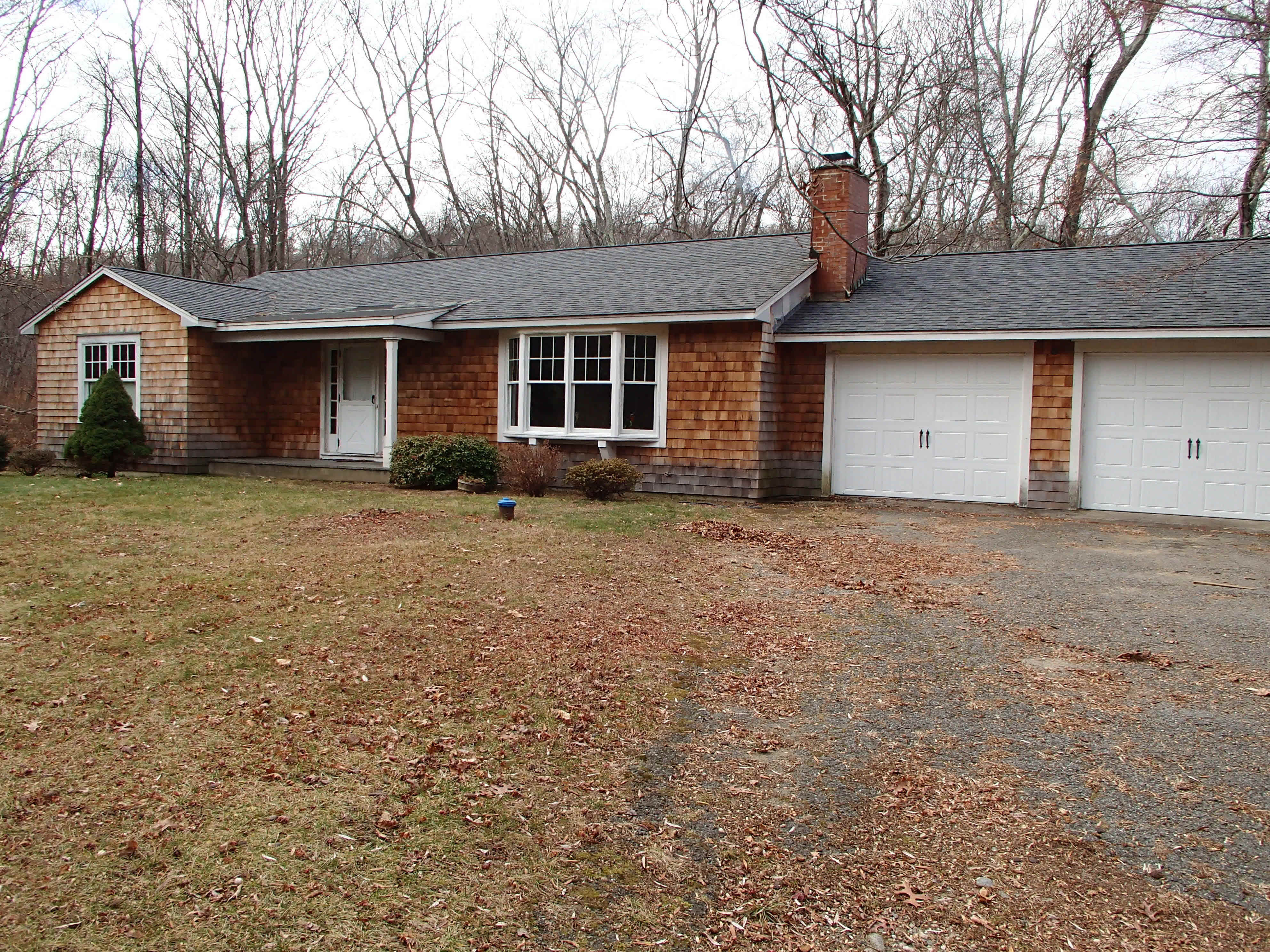 Building photograph for 136 CLAPBOARD RD